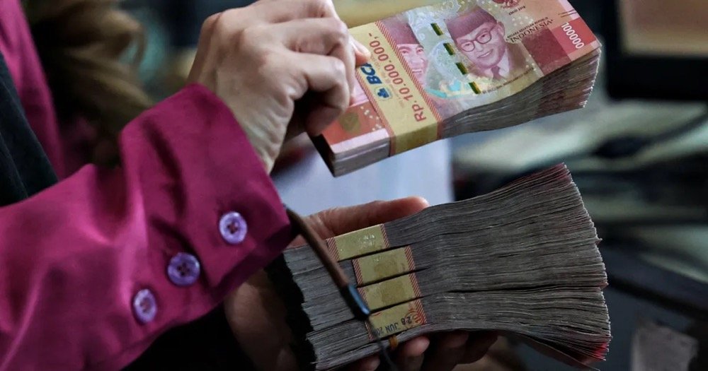 Indonesia’s anti-graft prosecutor quits after police seize gold and cash — Al Jazeera